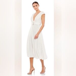 Mac Duggal 26483 Elegant White Pleated Dress size 6 w/Tiny Flaws
